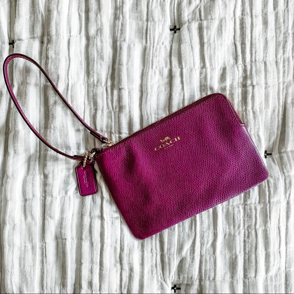 🎉SALE🎉 NWOT Leather Coach Wristlet